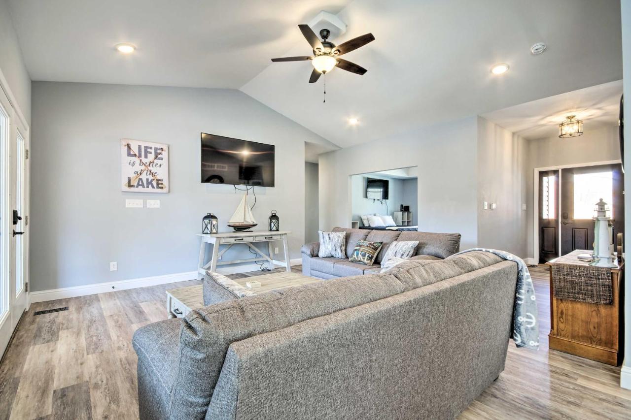 Lakefront Rocky Mount Home With Dock And Fire Pit Extérieur photo