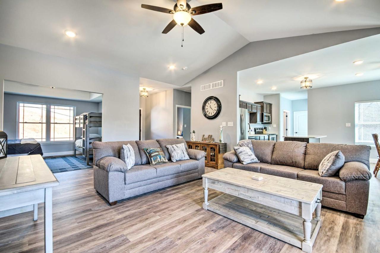 Lakefront Rocky Mount Home With Dock And Fire Pit Extérieur photo